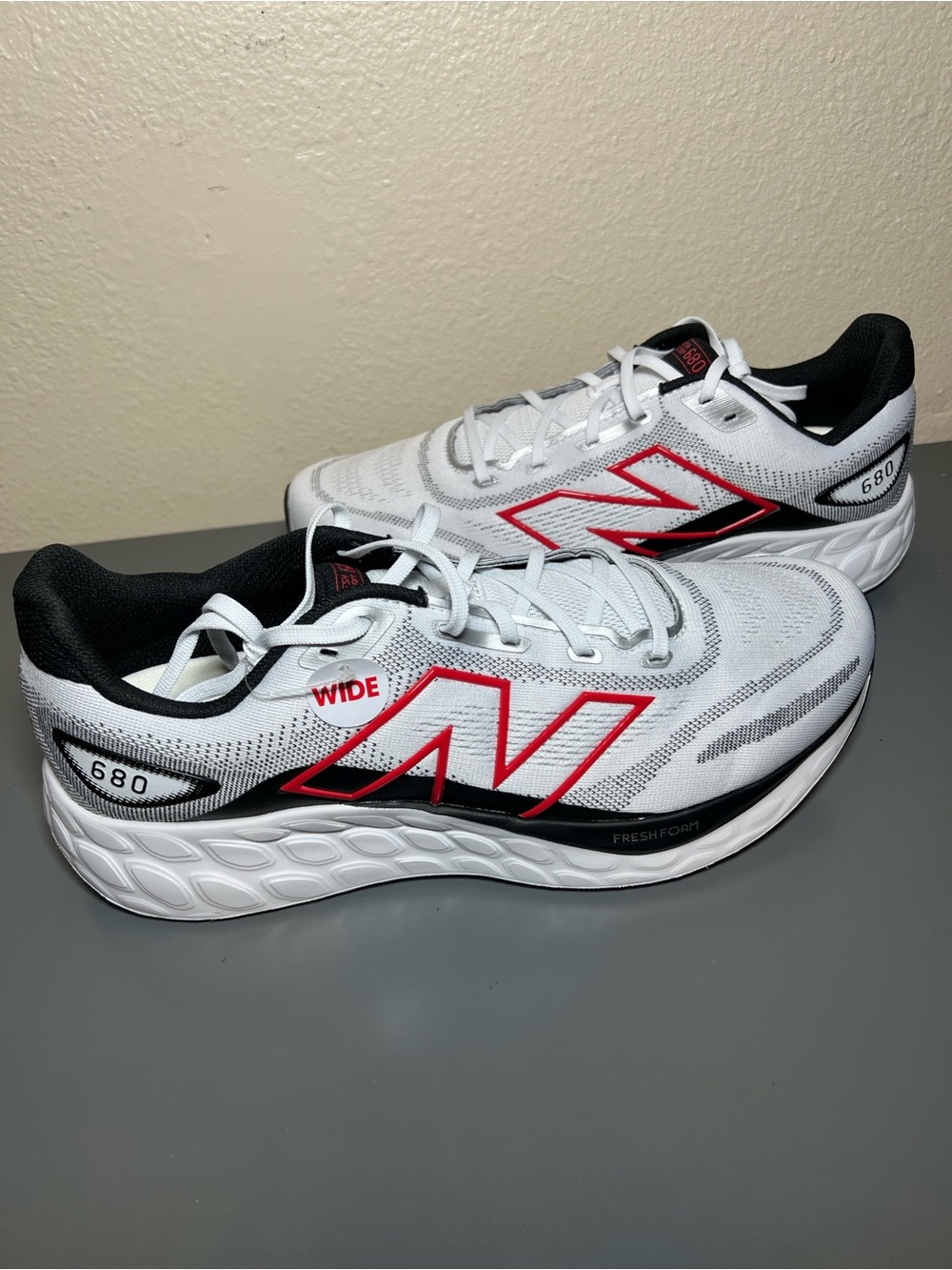 New Balance Fresh Foam 680 v8 Running Shoe White Black Red Men’s Size 11.5 4E